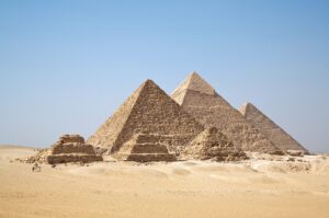Pirámides de Egipto vs pirámides mayas: comparativa real
